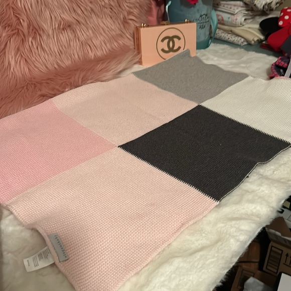 Elegant baby pink blanket - Picture 4 of 5
